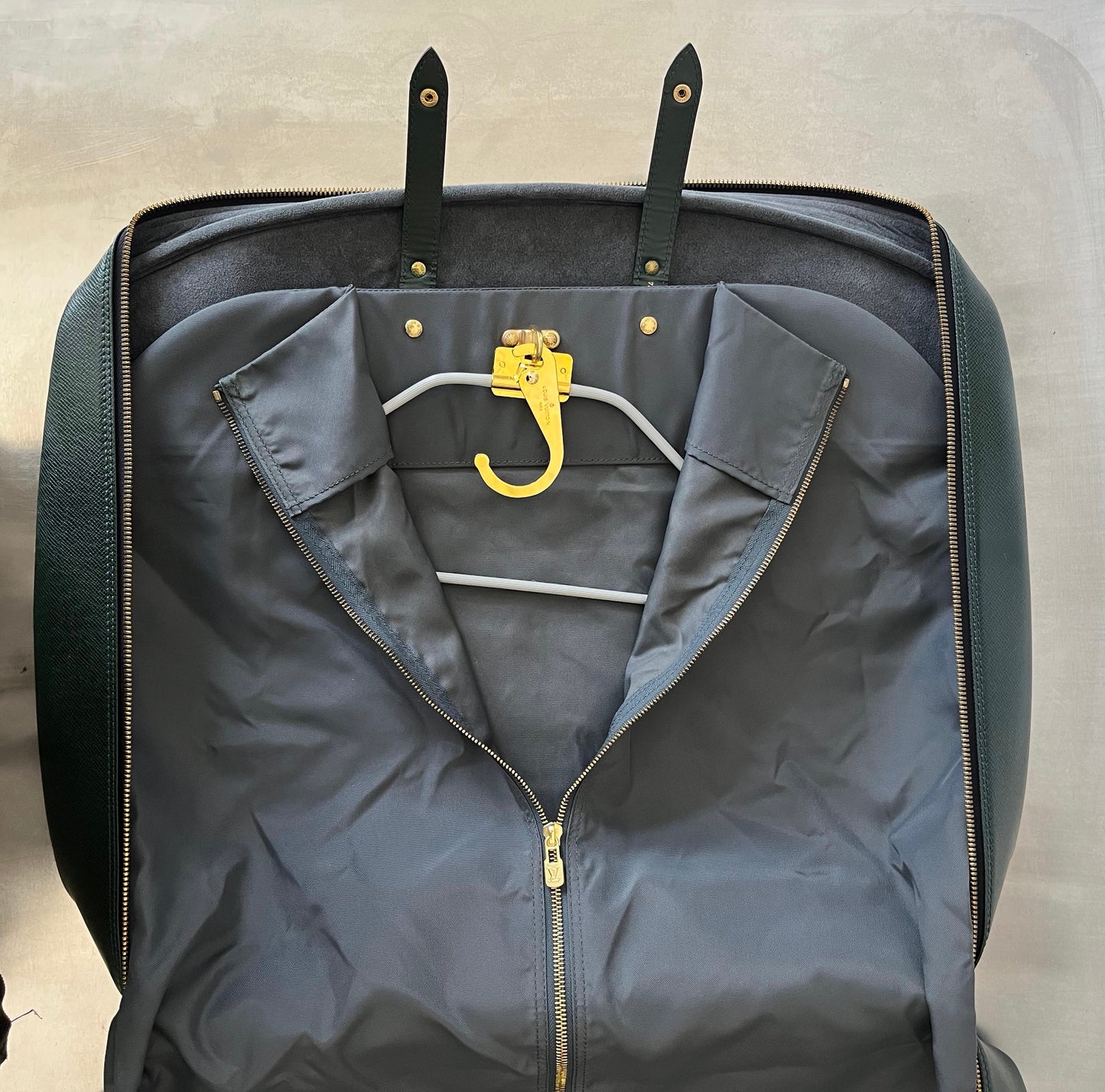 Louis Vuitton Helanga Taiga
