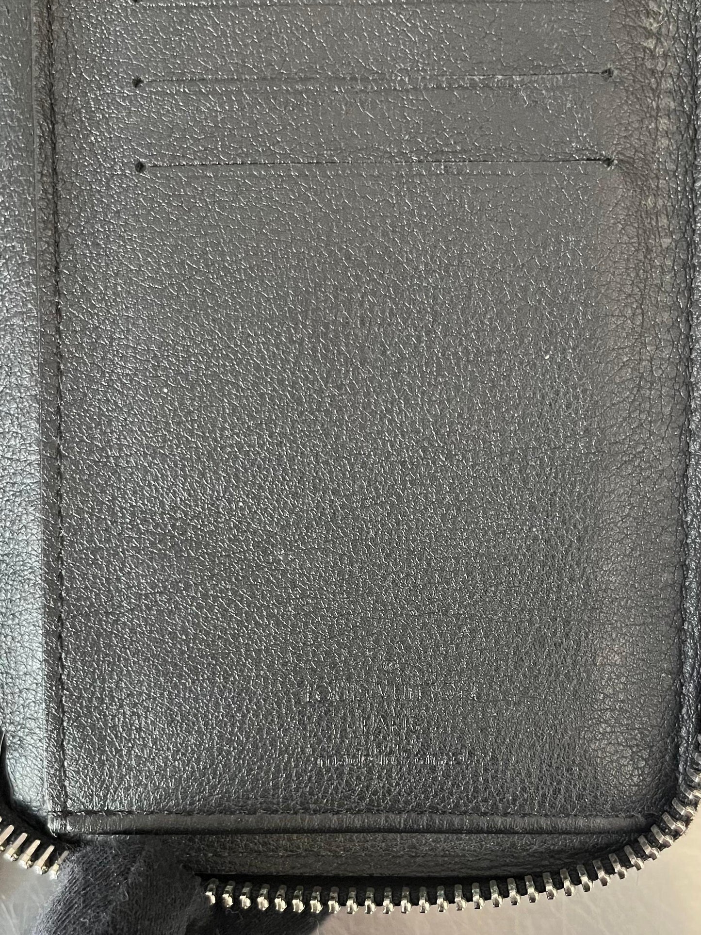 Louis Vuitton Zippy Vertical Taurillon Leder