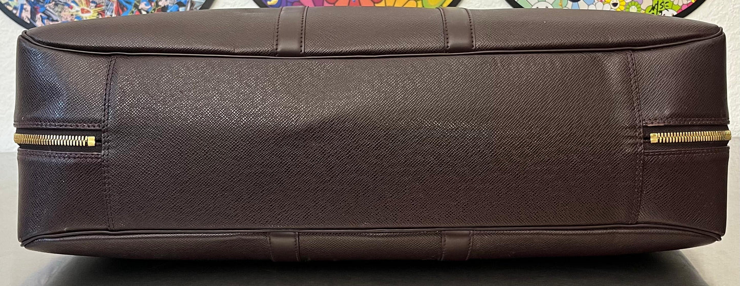 Louis Vuitton Helanga Taiga