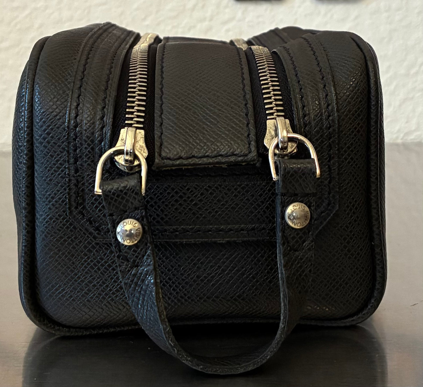 Louis Vuitton Trousse Ivan Taiga