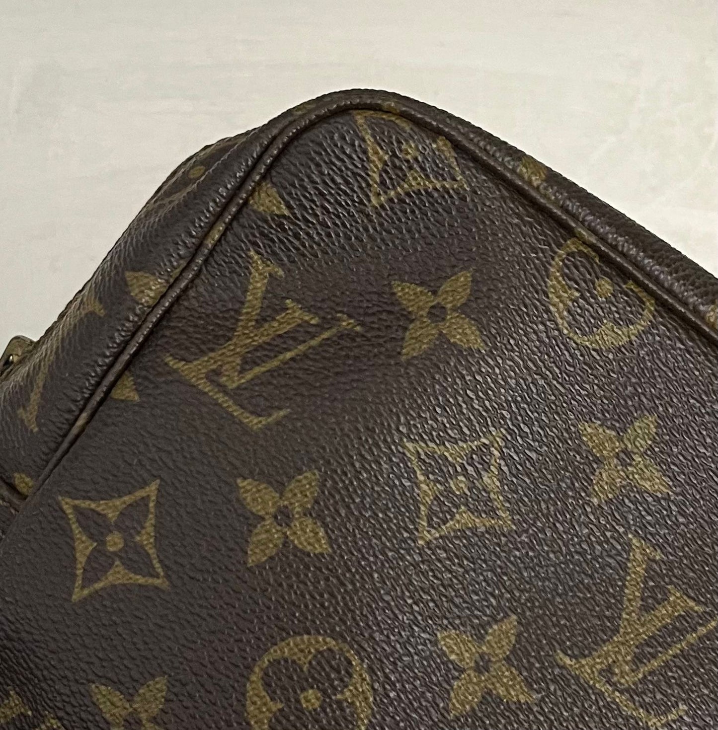 Louis Vuitton Trousse Toilette 28