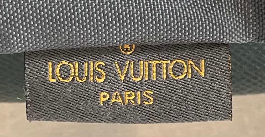 Louis Vuitton Helanga Taiga