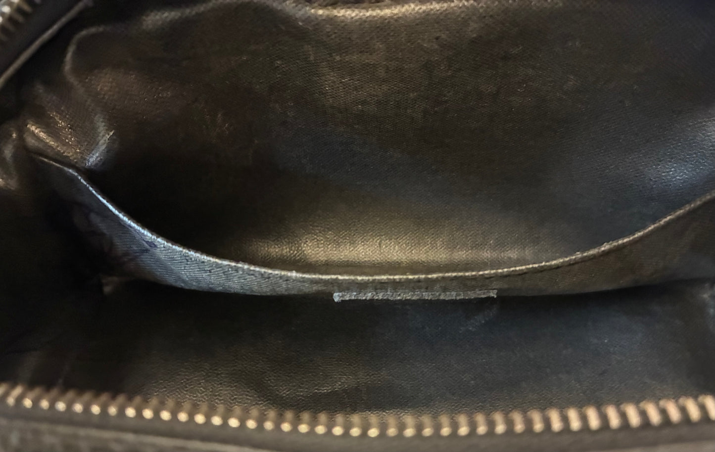 Louis Vuitton Trousse Ivan Taiga