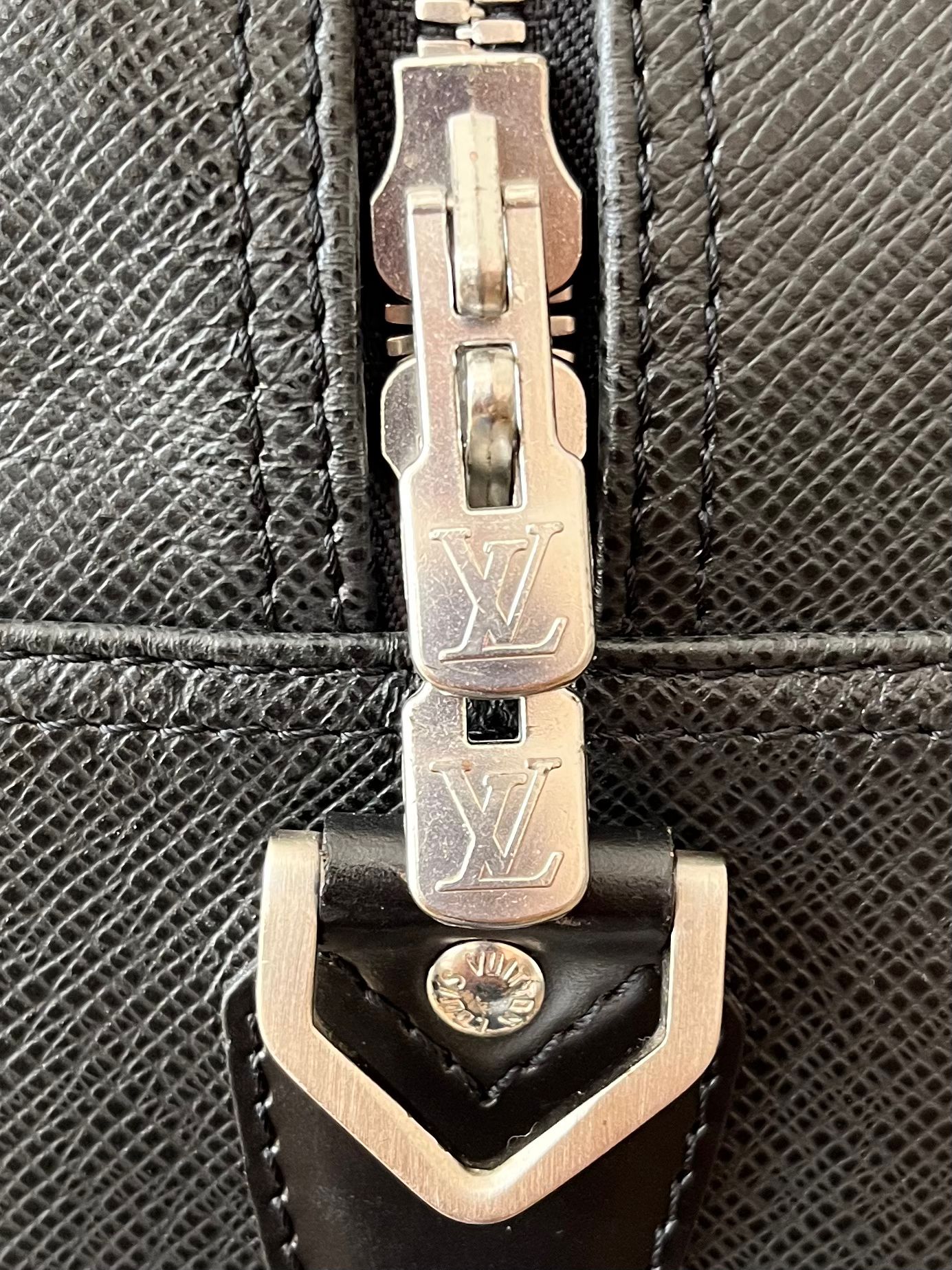 Louis Vuitton Kendall PM Taiga