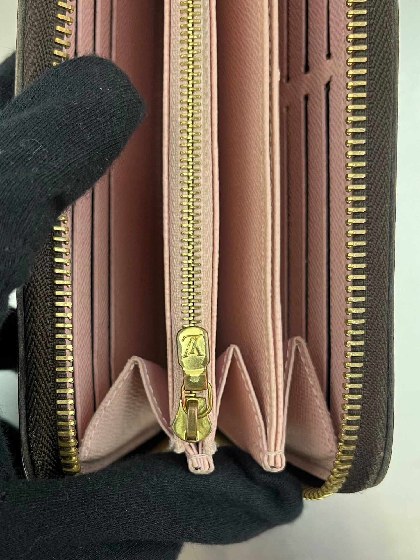 Louis Vuitton Zippy Damier