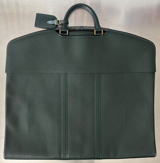 Louis Vuitton Taiga Bering Kleiderhülle