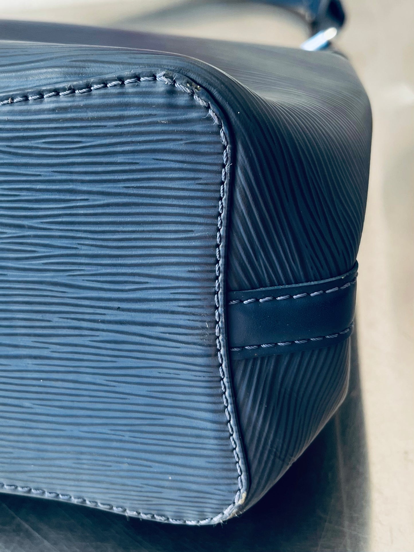 Louis Vuitton Mandela MM Epi