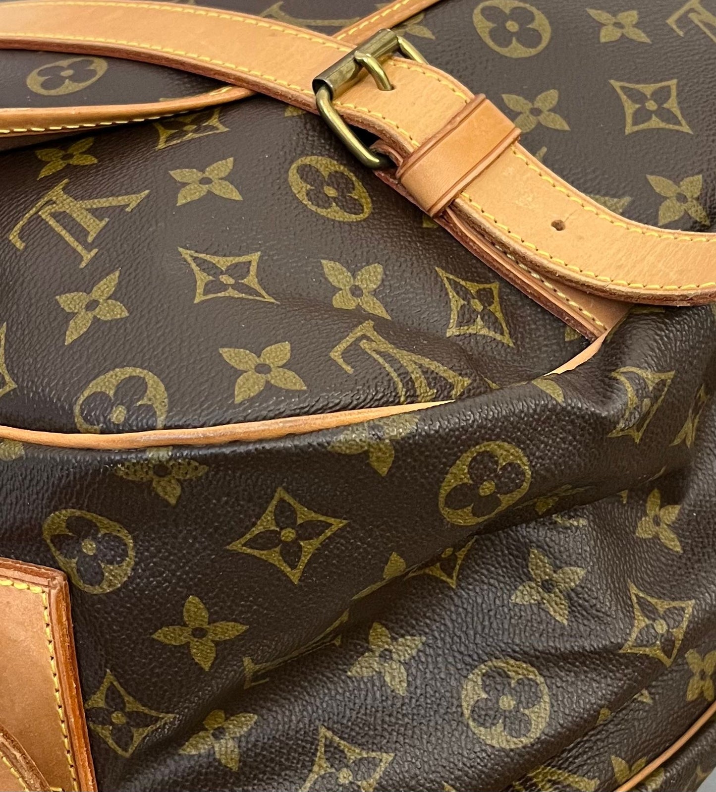 Louis Vuitton Saumur 43