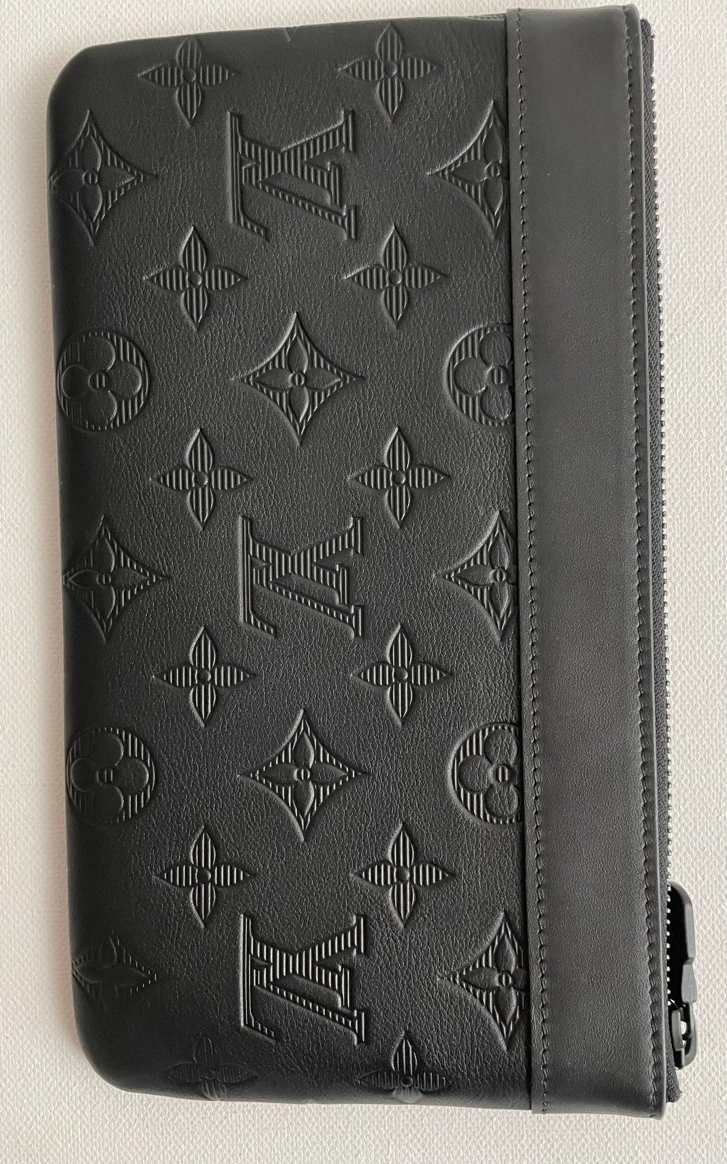 Louis Vuitton Shadow Pochette Discovery PM Leder