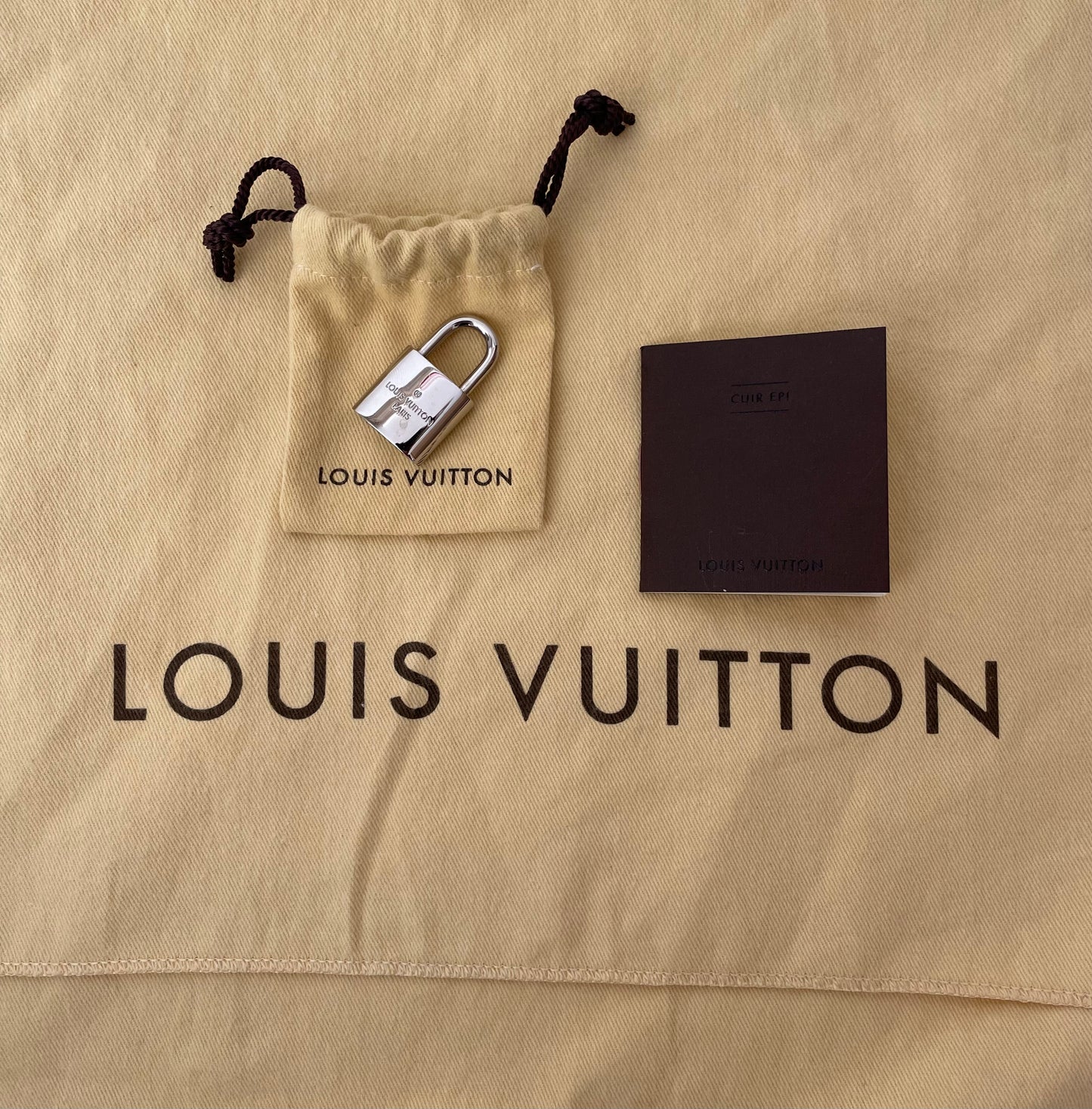 Louis Vuitton Alma Epi