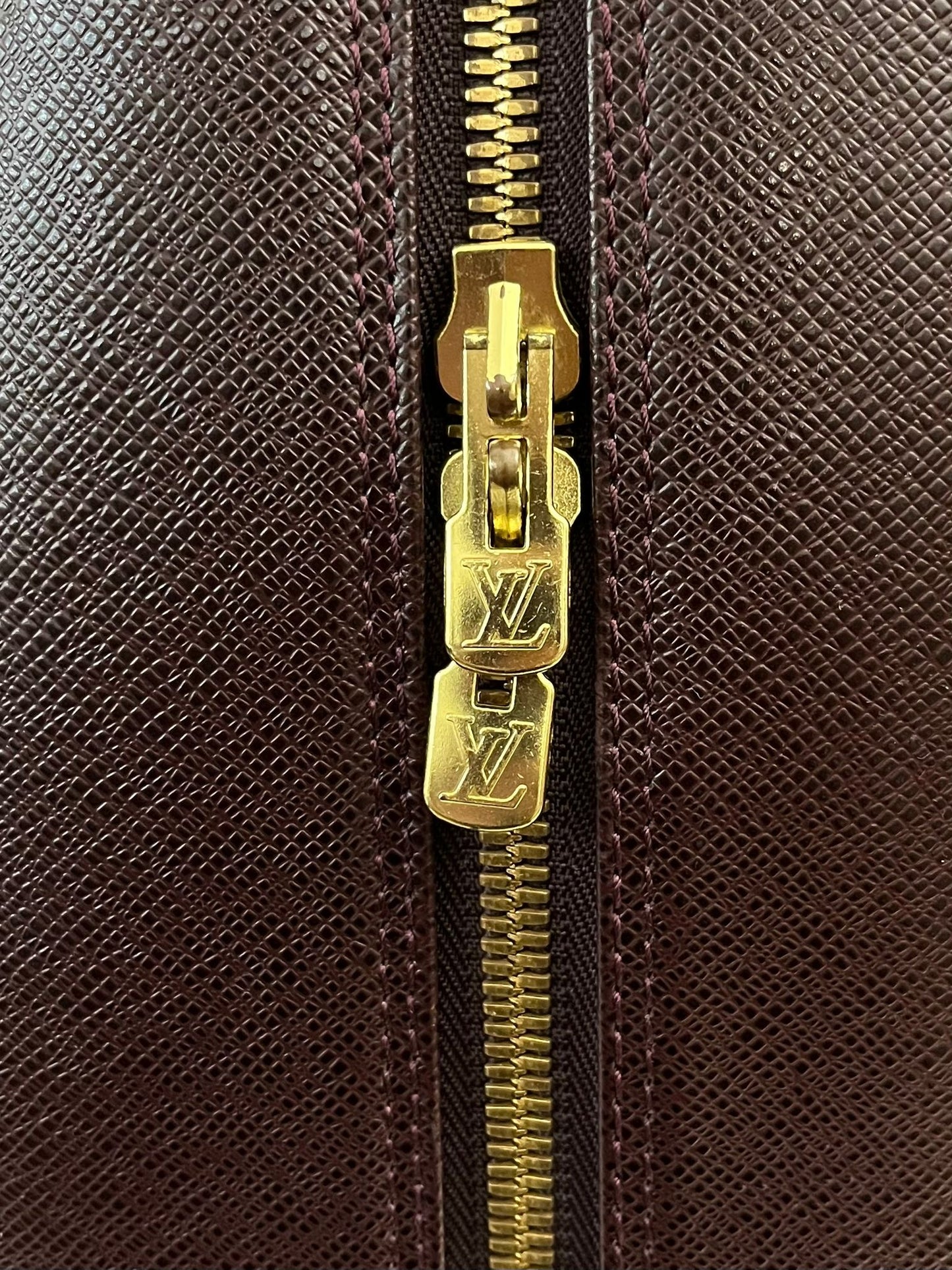 Louis Vuitton Helanga Taiga