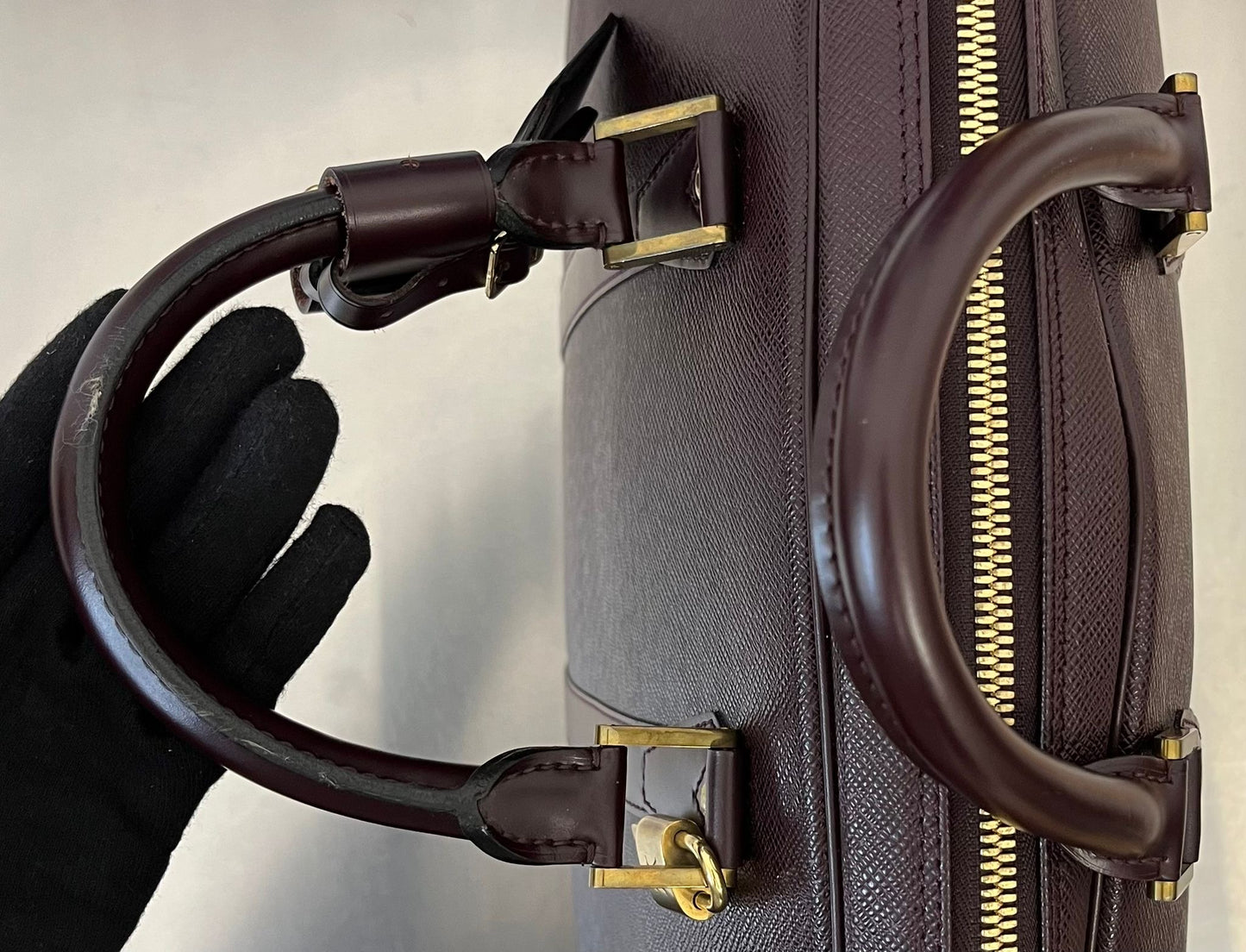 Louis Vuitton Helanga Taiga