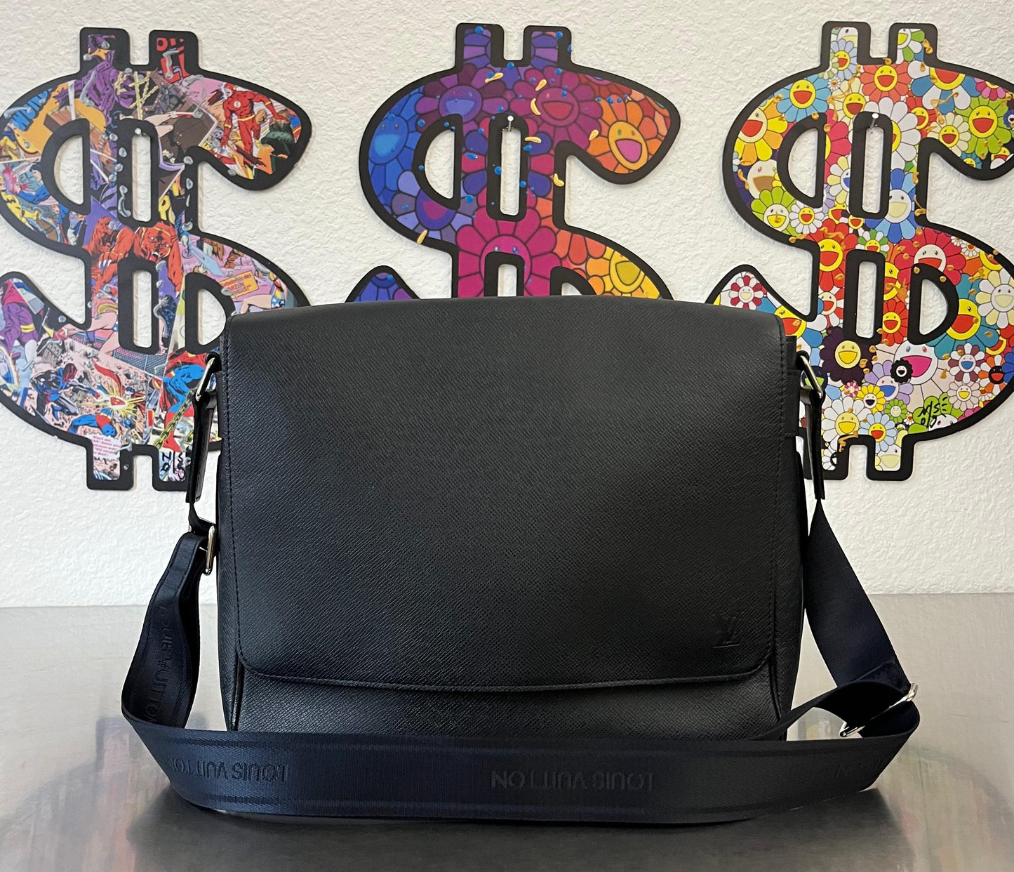 Louis Vuitton Roman MM Taiga Messenger