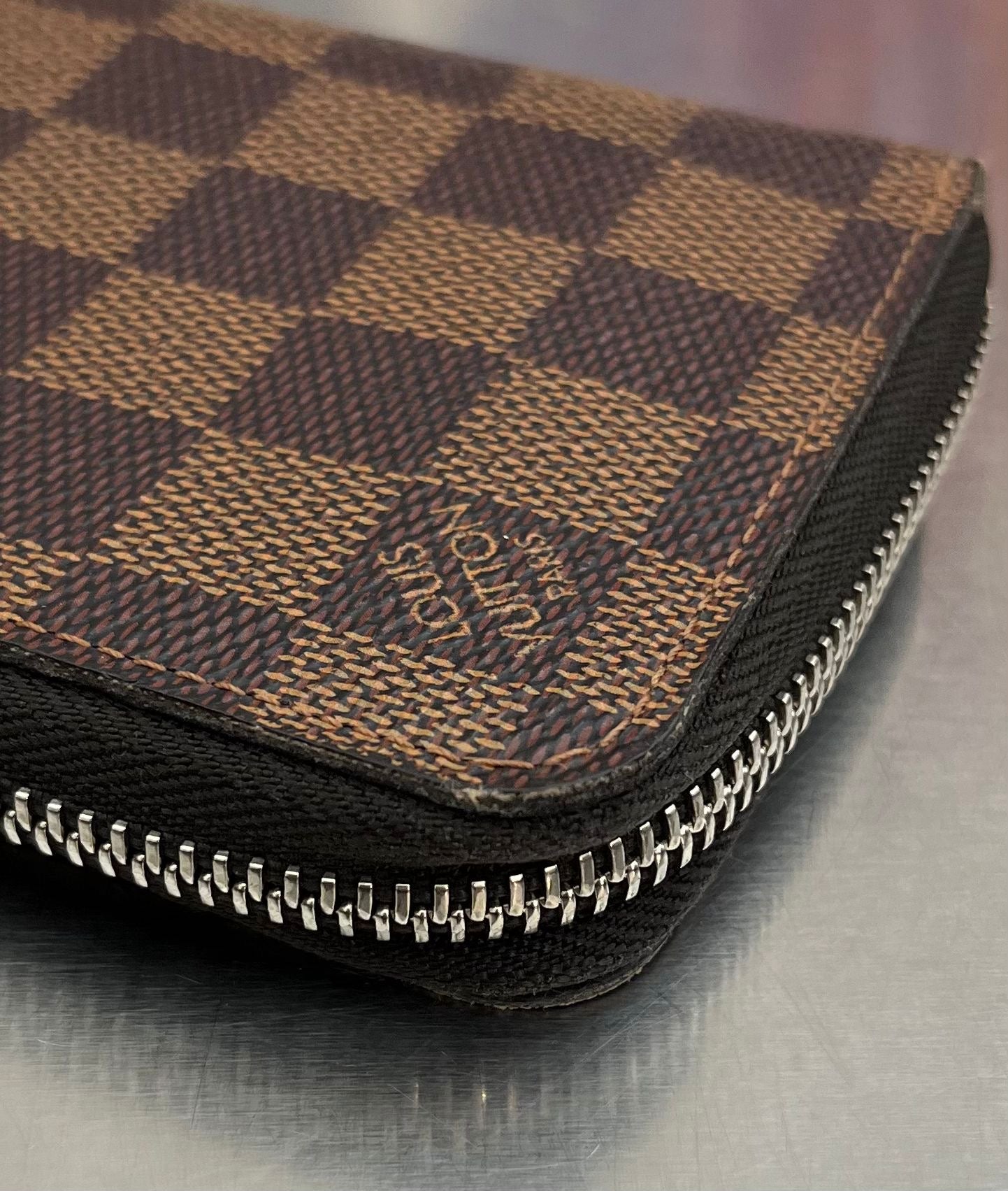 Louis Vuitton Zippy Vertical Damier