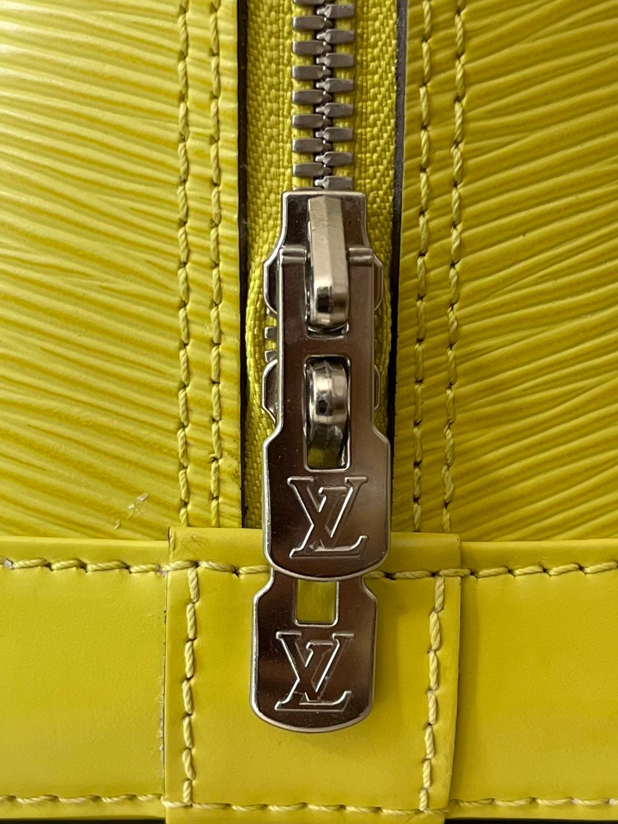 Louis Vuitton Alma PM Epi