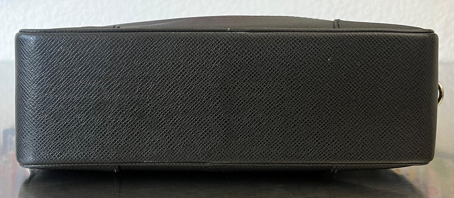 Louis Vuitton Pavel Taiga Leder