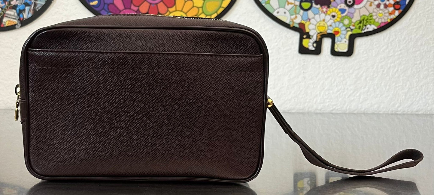 Louis Vuitton Karga Taiga Leder