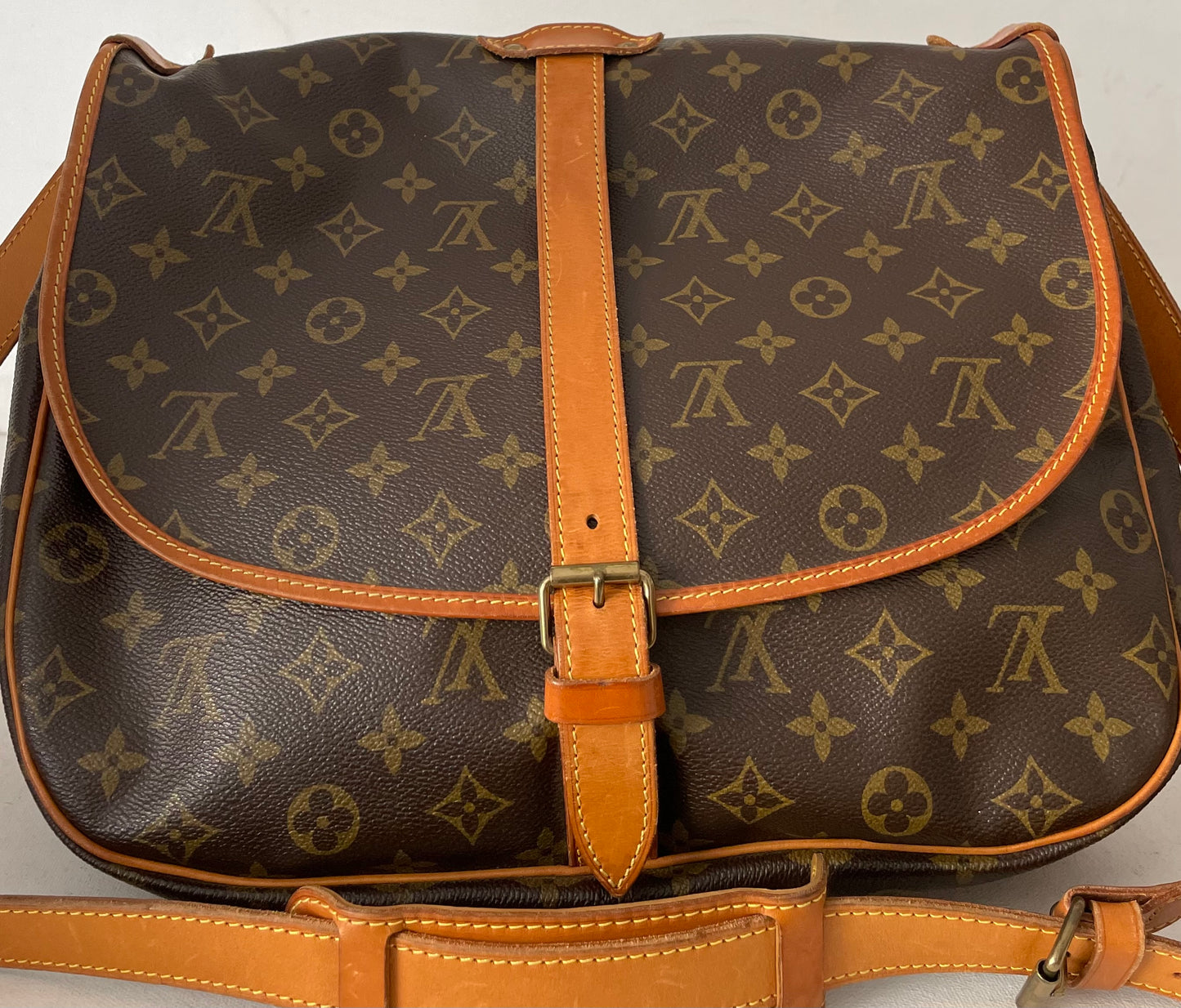 Louis Vuitton Saumur 35