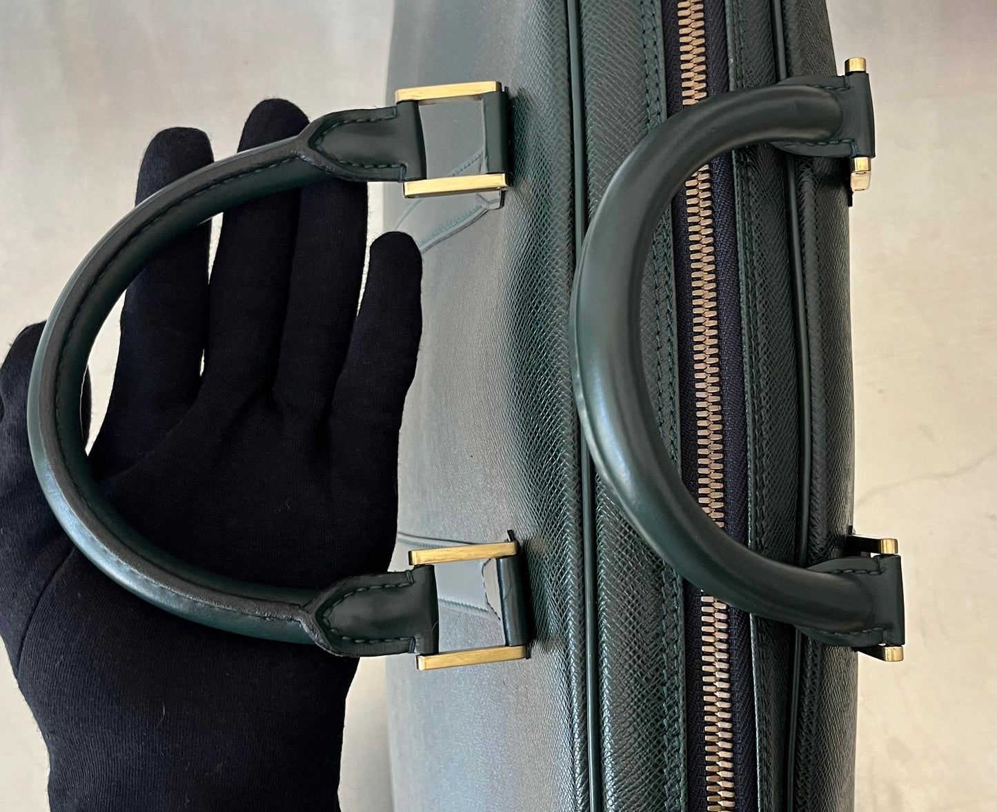 Louis Vuitton Helanga Taiga