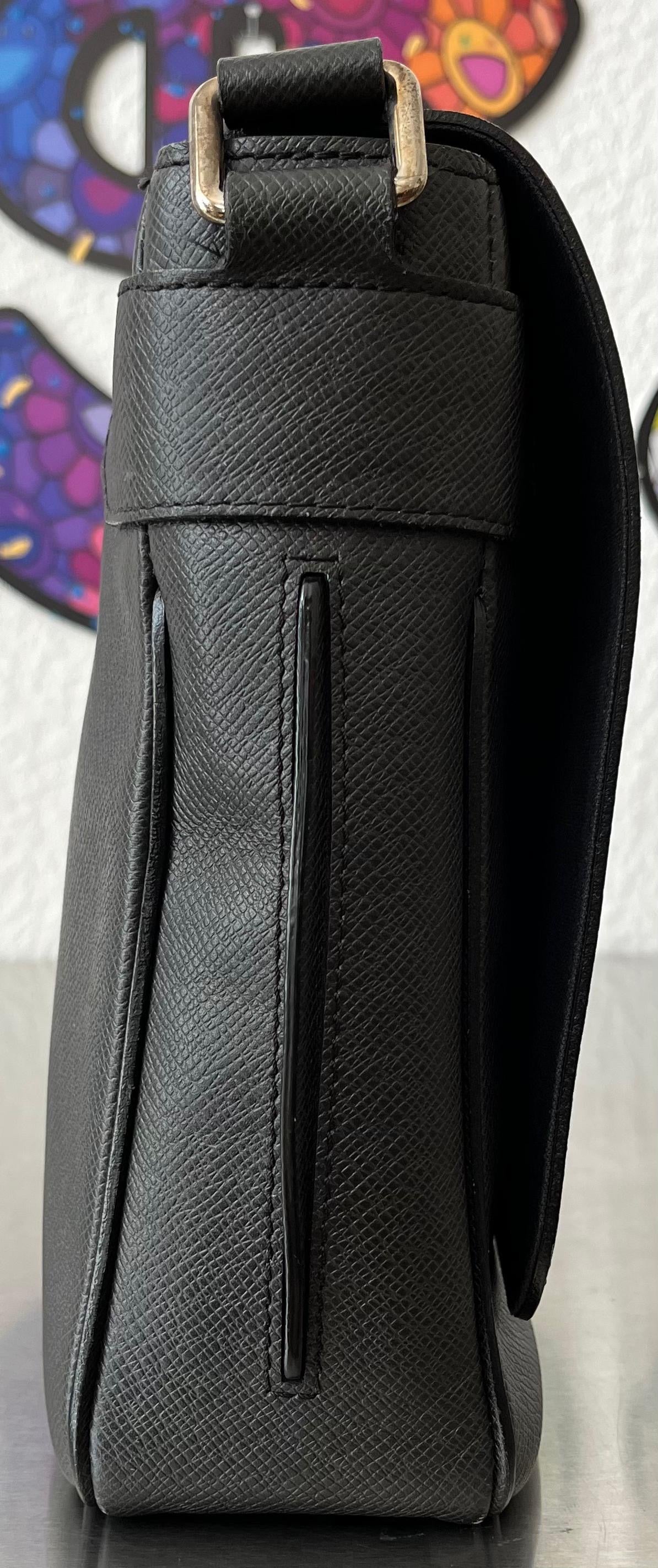 Louis Vuitton Roman PM Taiga Messenger