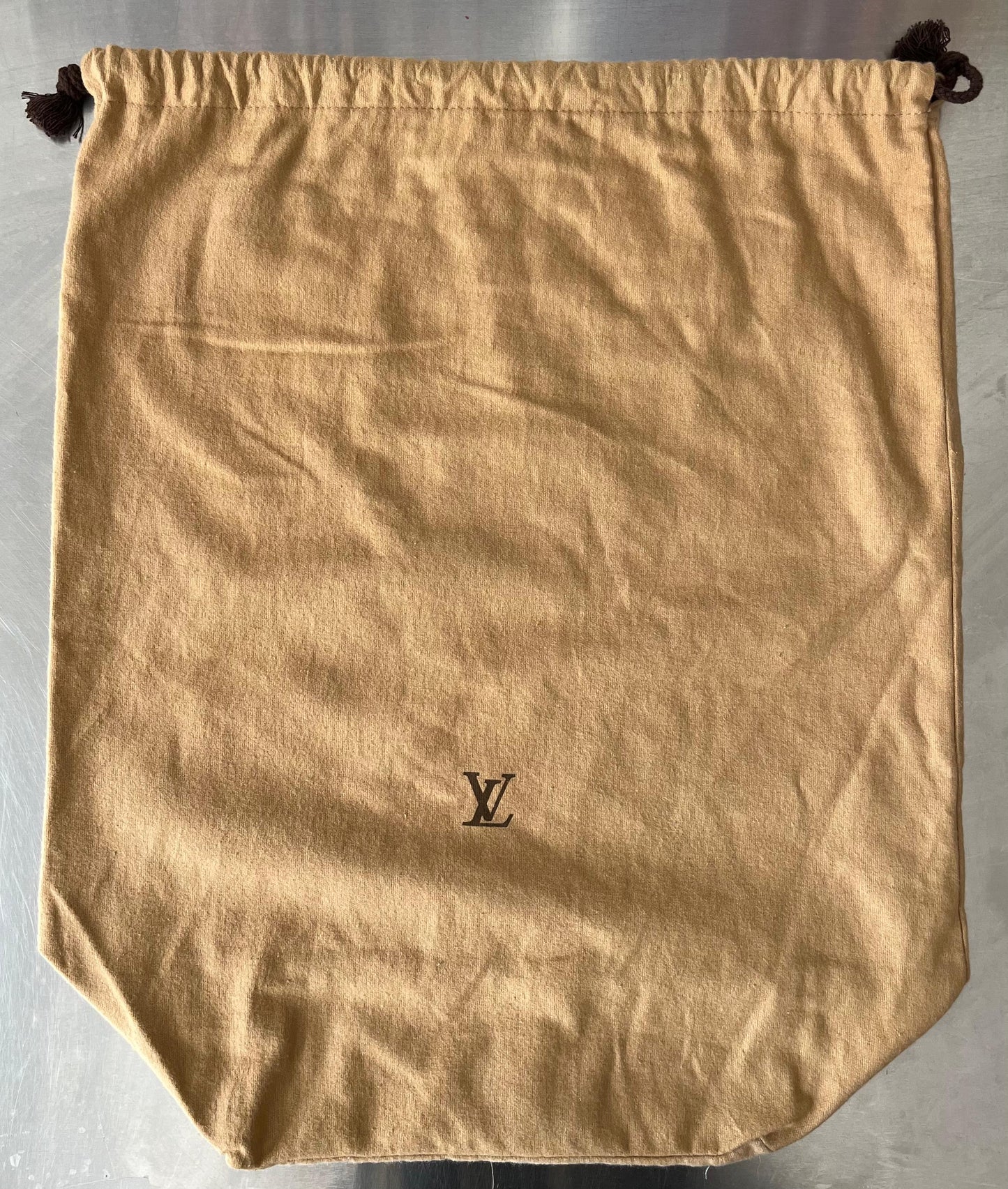 Louis Vuitton Roman PM Taiga Messenger