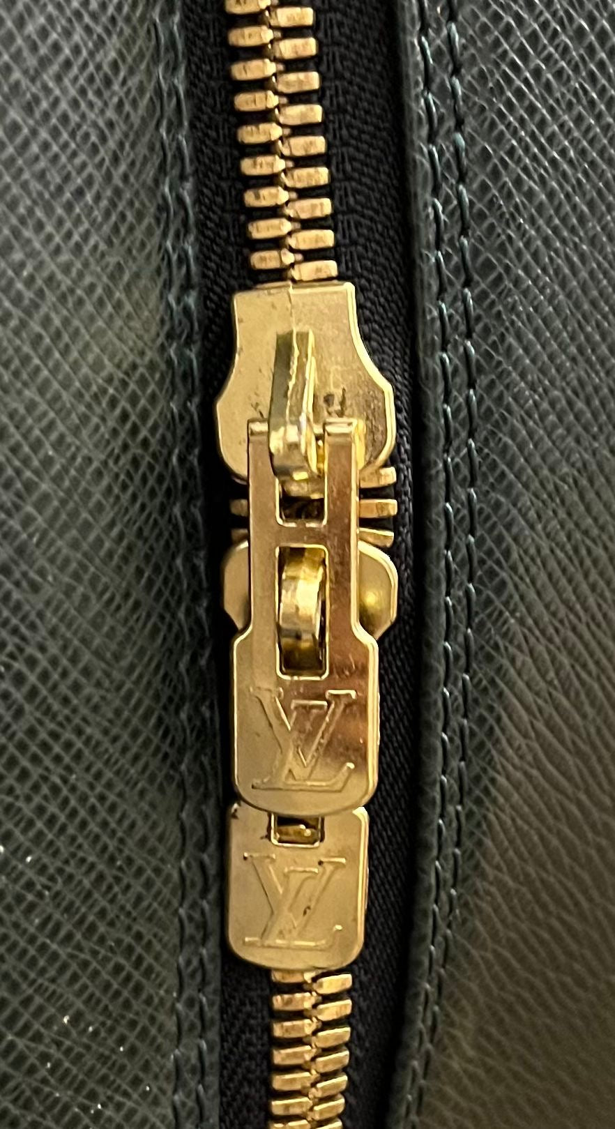 Louis Vuitton Helanga Taiga