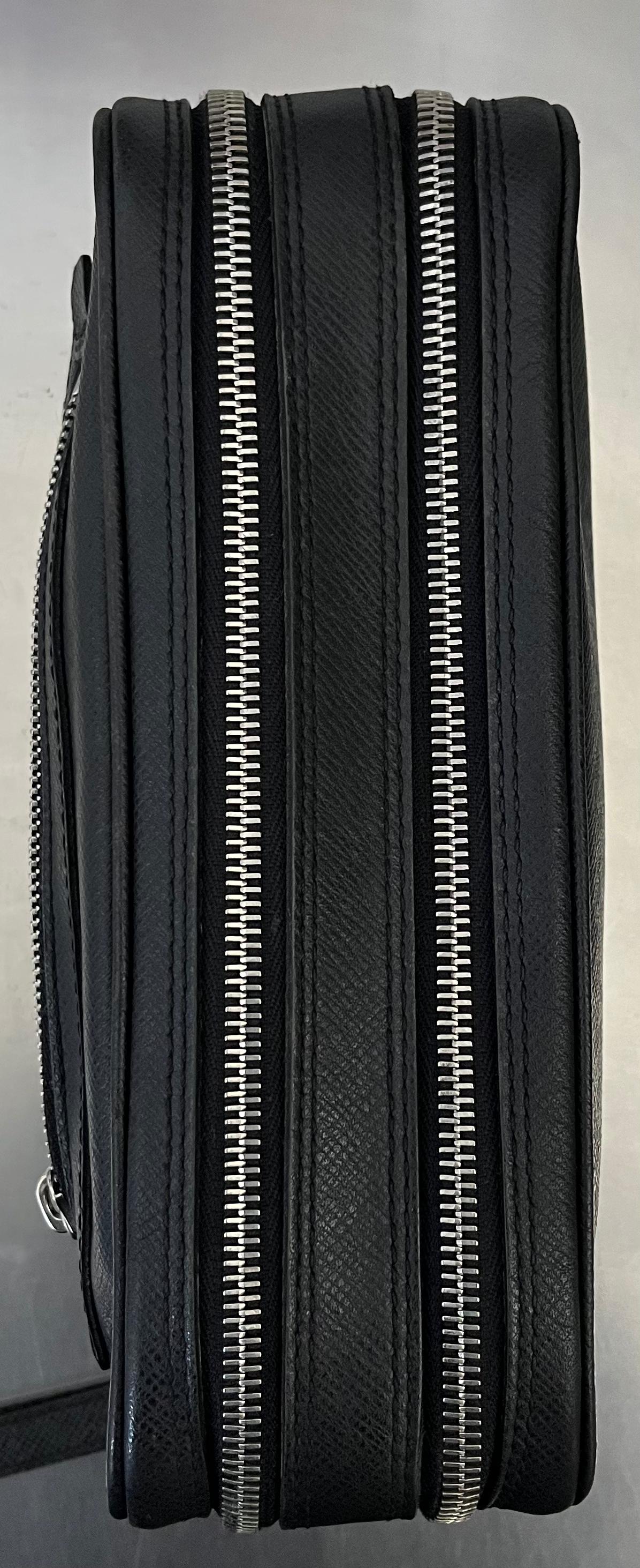 Louis Vuitton Pavel Taiga Leder