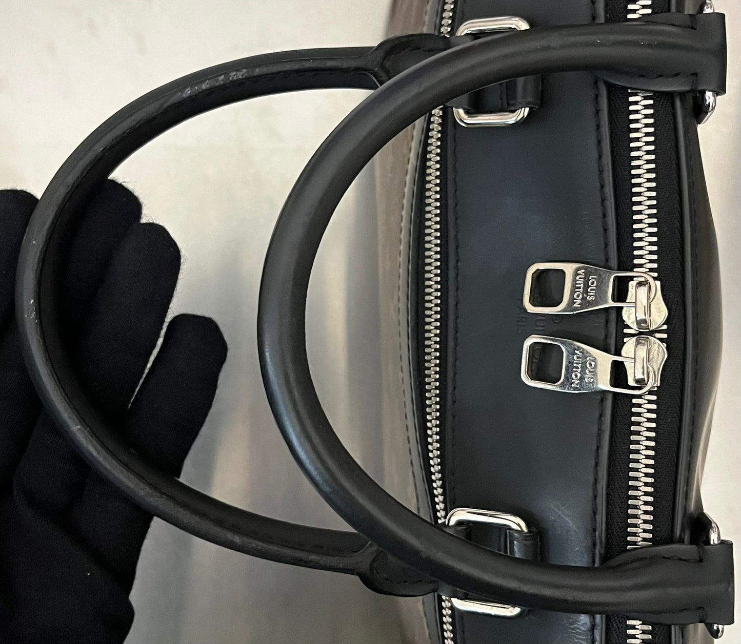 Louis Vuitton Porte Documents Jour Macassar