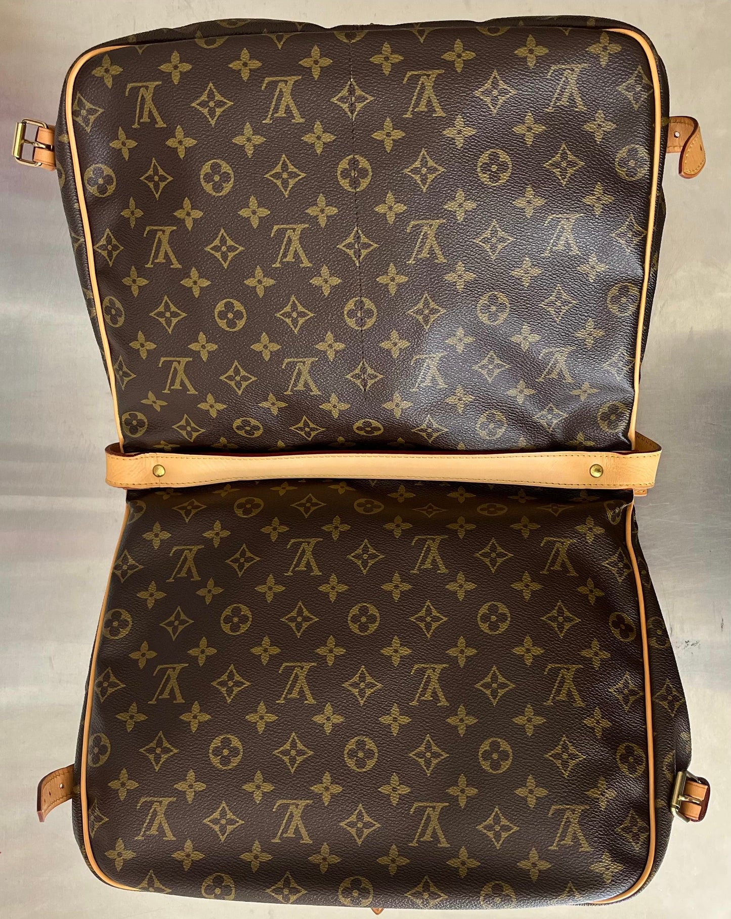 Louis Vuitton Saumur 35