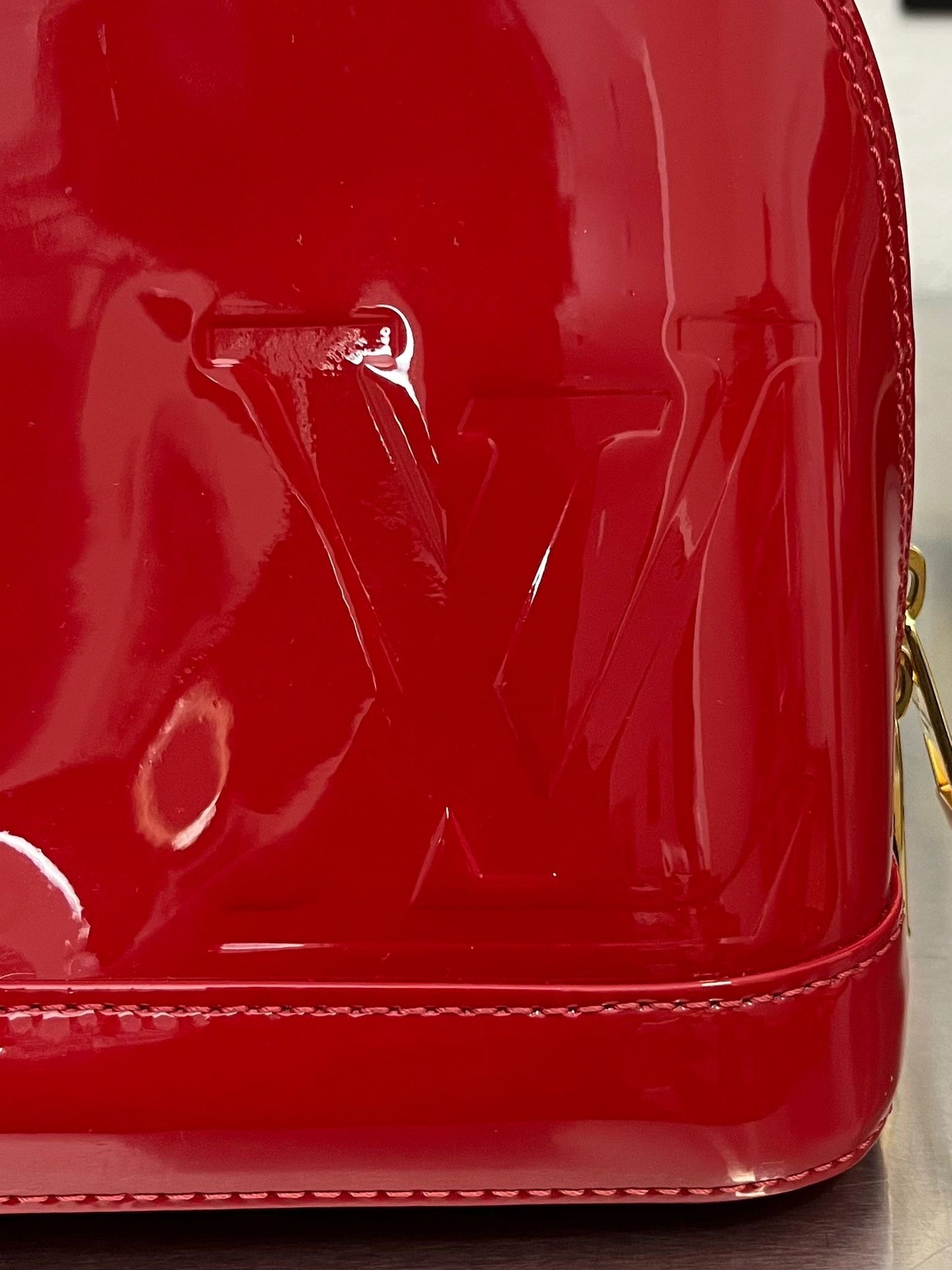 Louis Vuitton Alma BB Vernis Miroir Rot