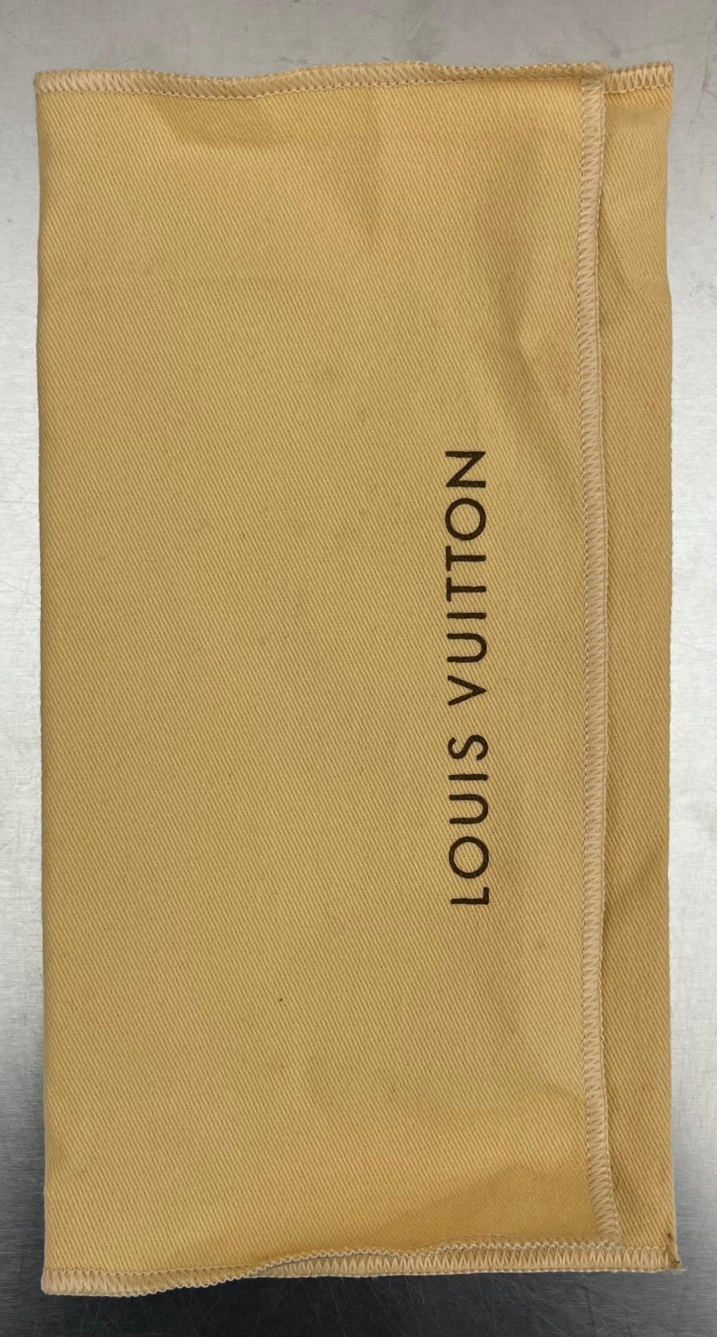 Louis Vuitton Zippy Damier