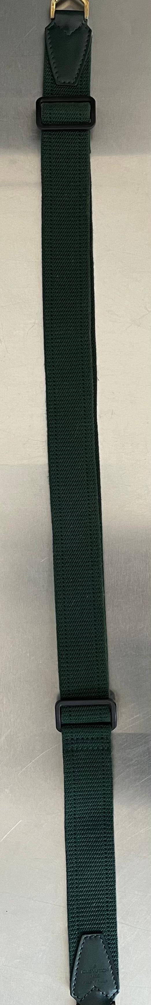 Louis Vuitton Kendall PM Taiga (Dunkelgrün)