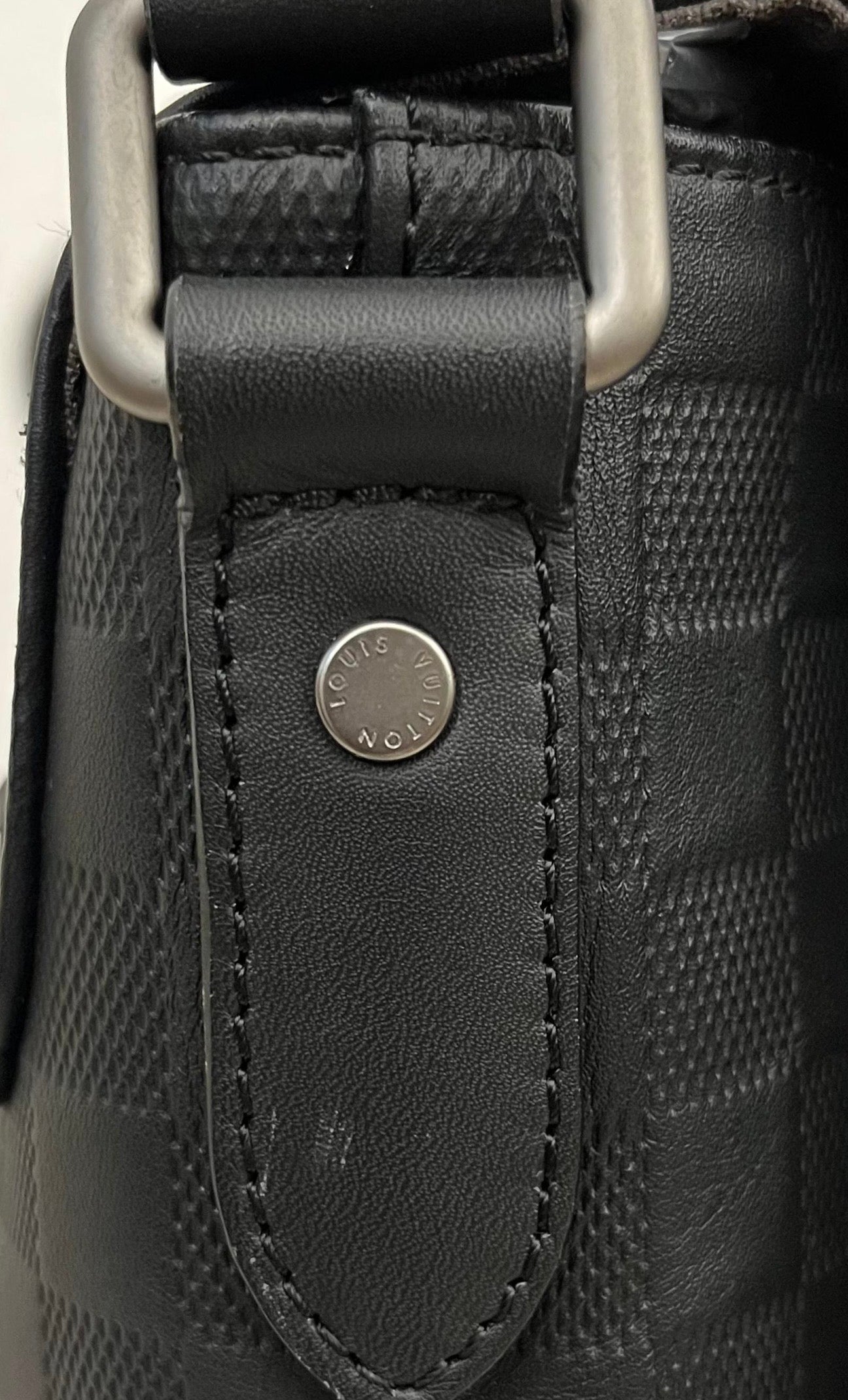 Louis Vuitton District Infini Leder