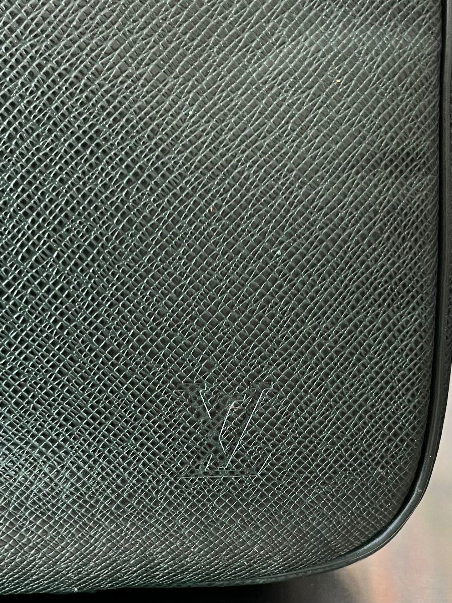 Louis Vuitton Helanga Taiga