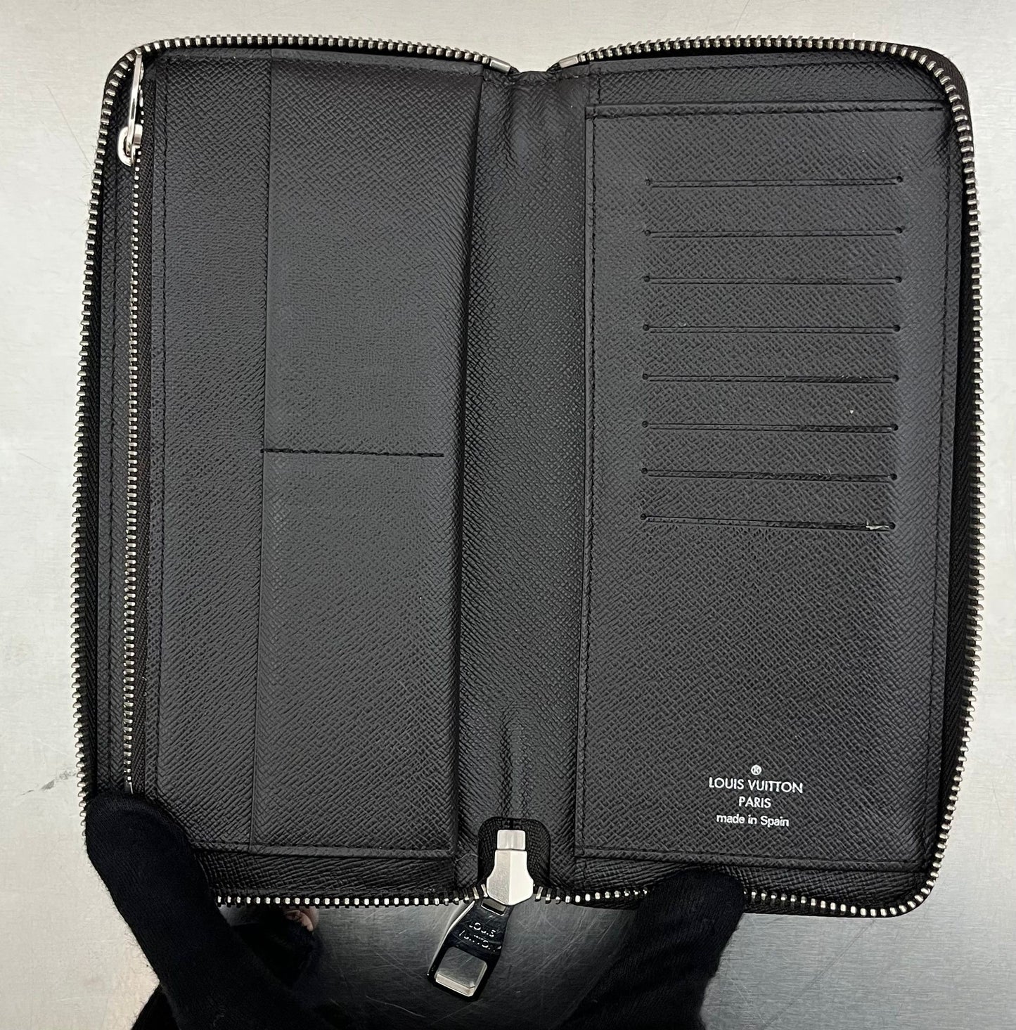 Louis Vuitton Zippy Vertical Damier