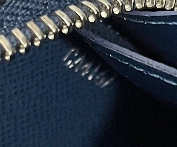 Louis Vuitton Zippy XL Taiga