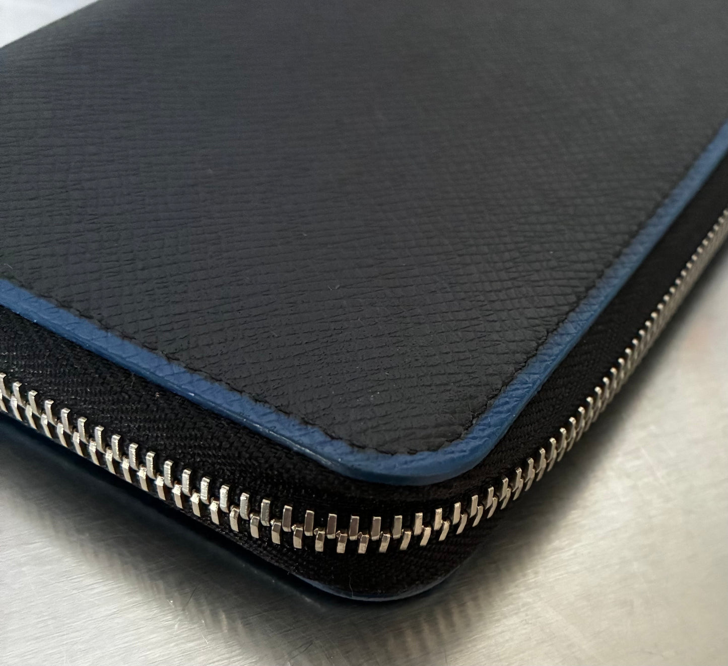 Louis Vuitton Zippy Vertical Taiga