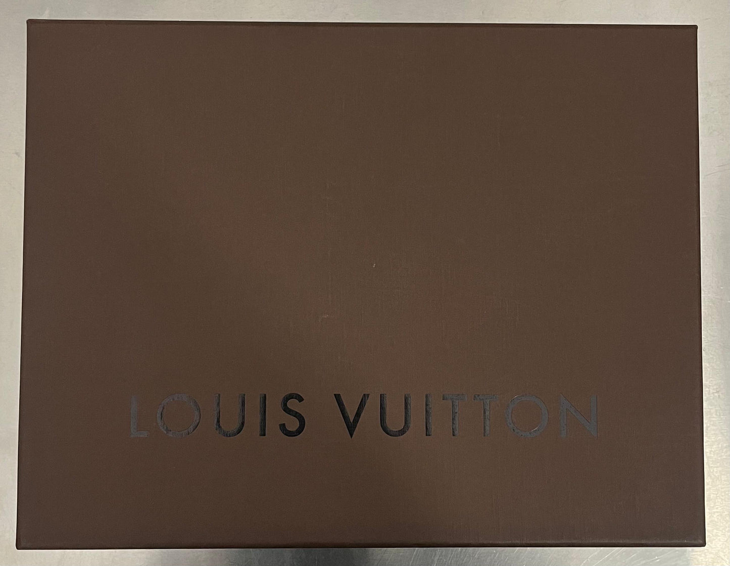 Louis Vuitton Karga Taiga Leder