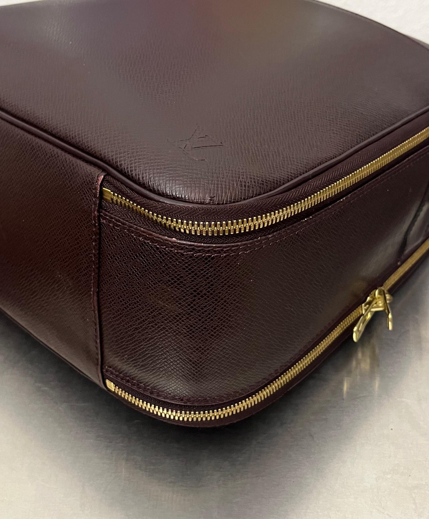 Louis Vuitton Porte Ordinateur Toura Taiga