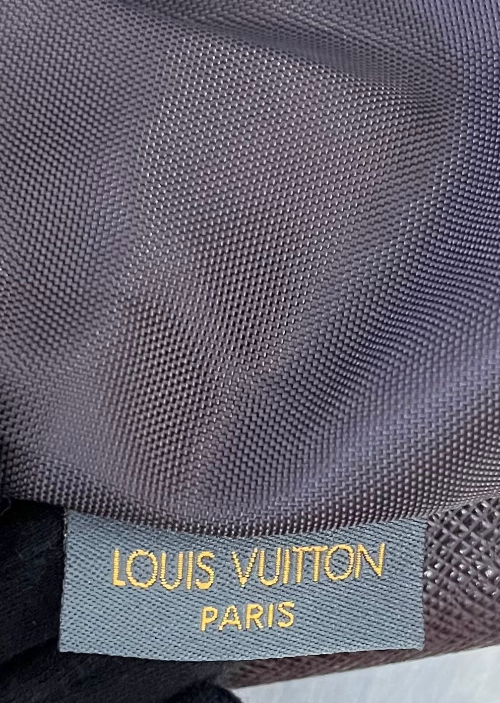 Louis Vuitton Helanga Taiga