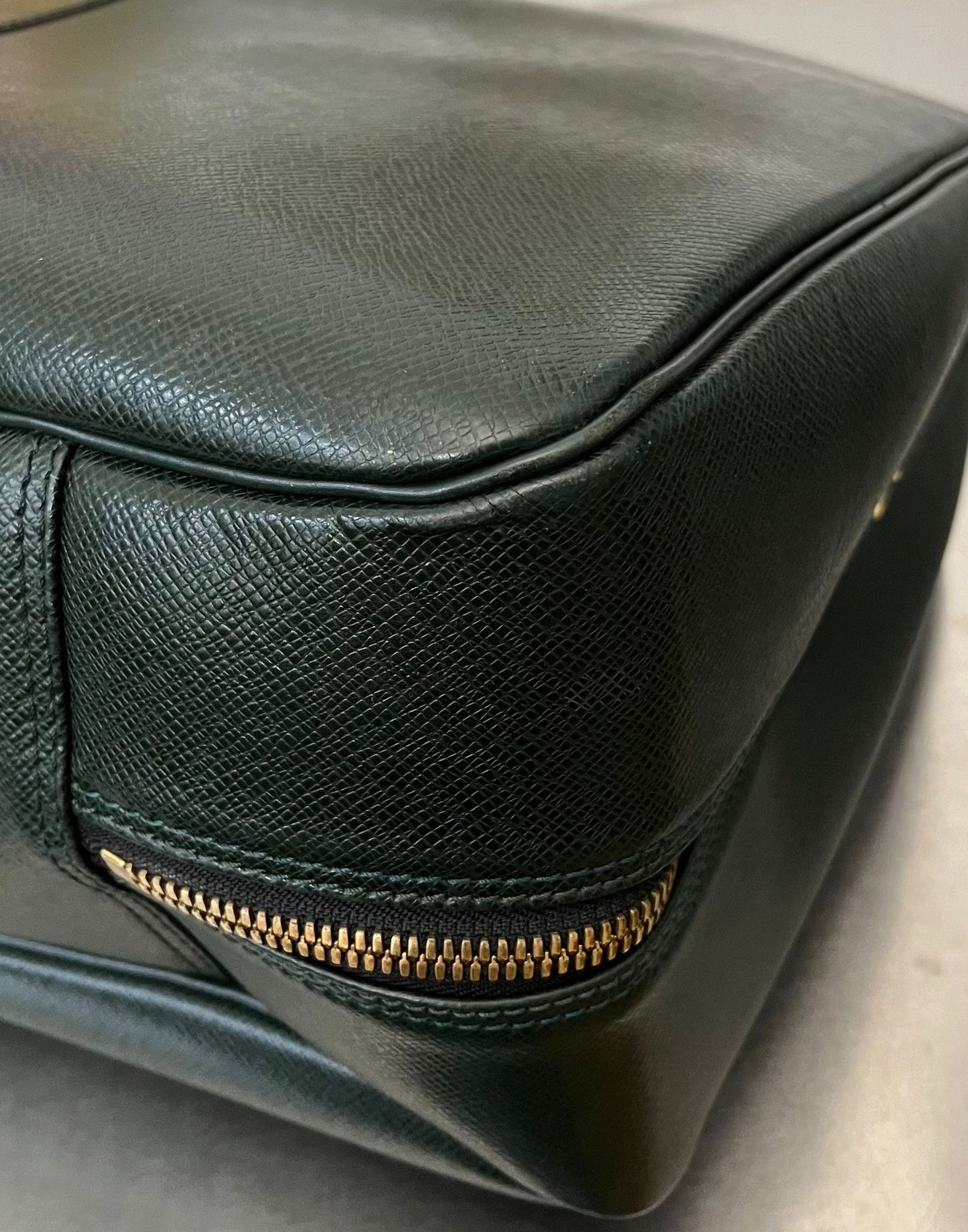 Louis Vuitton Helanga Taiga