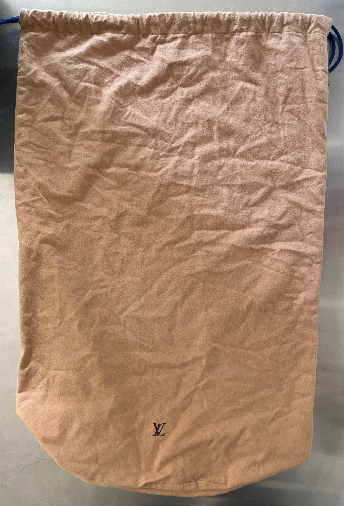 Louis Vuitton Kendall PM Taiga (Dunkelgrün)