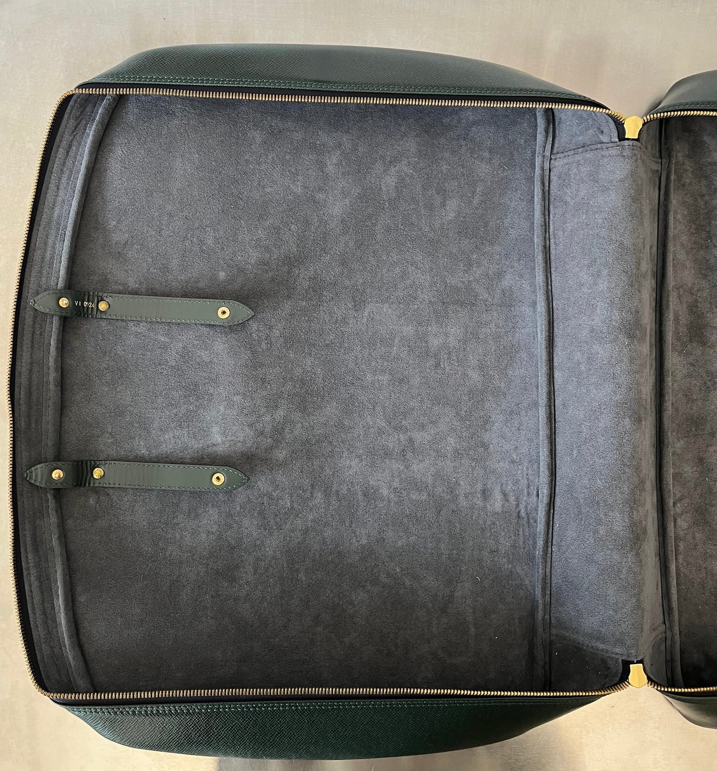 Louis Vuitton Helanga Taiga