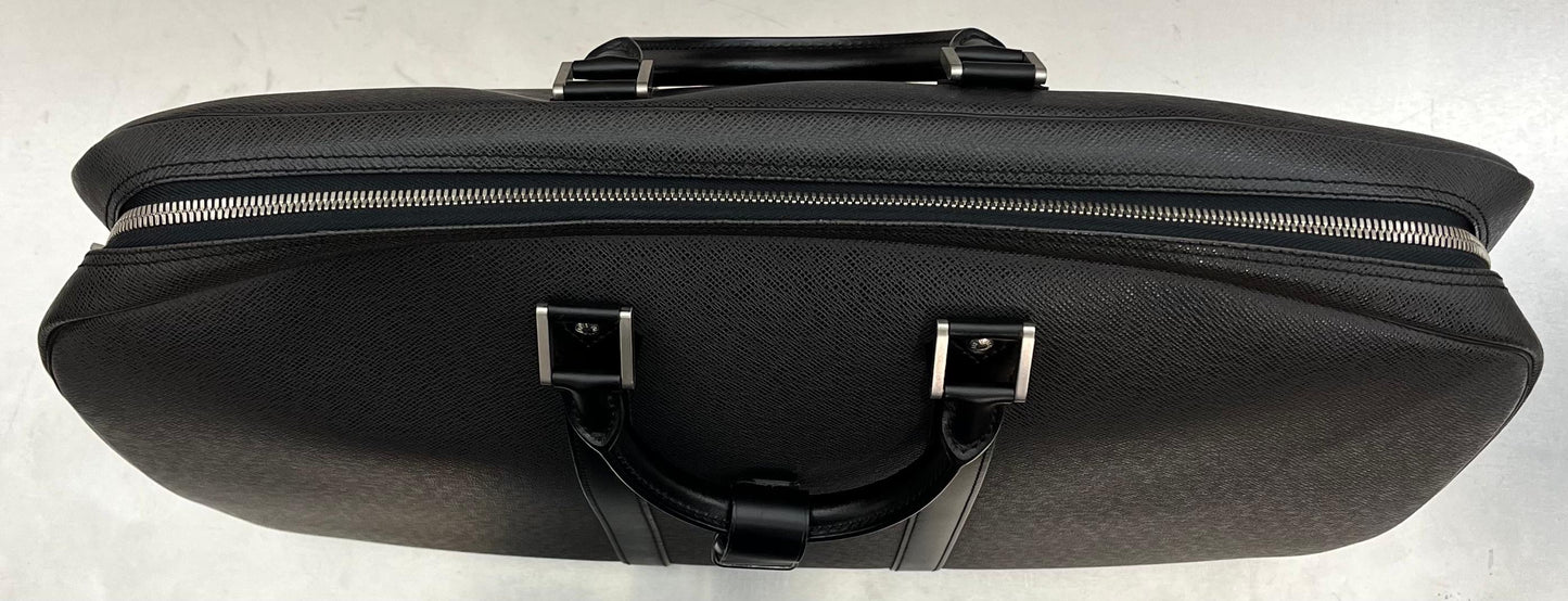 Louis Vuitton Helanga Taiga