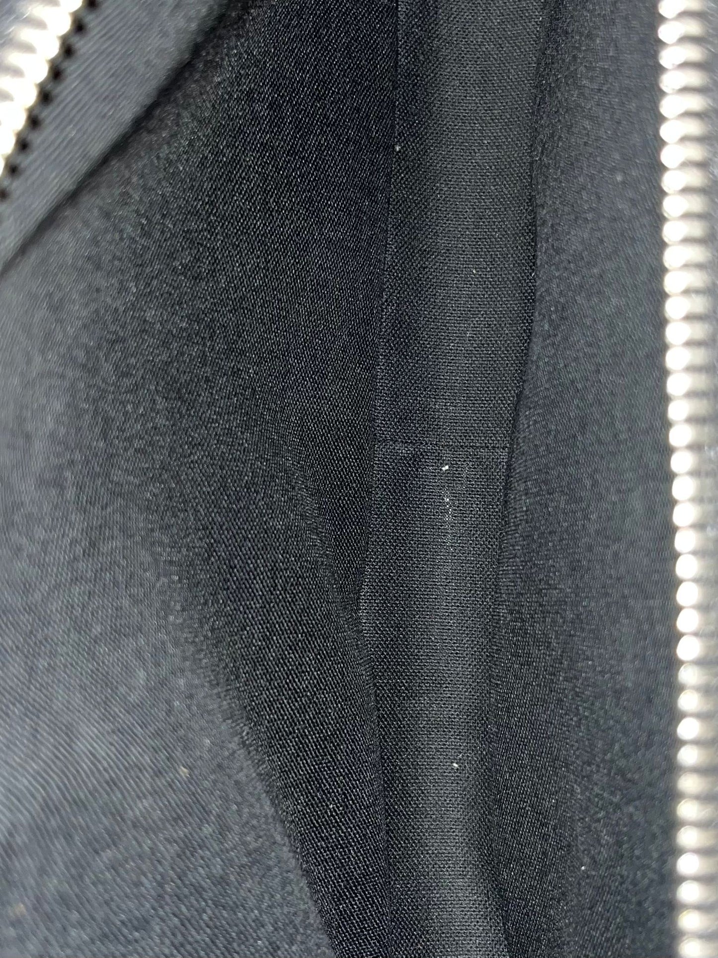 Louis Vuitton Pavel Taiga Leder