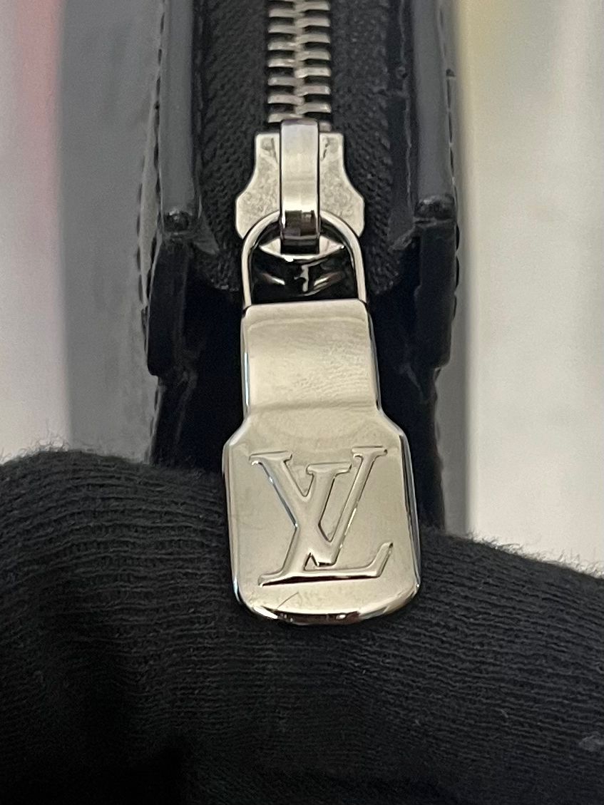 Louis Vuitton Pochette Voyage MM