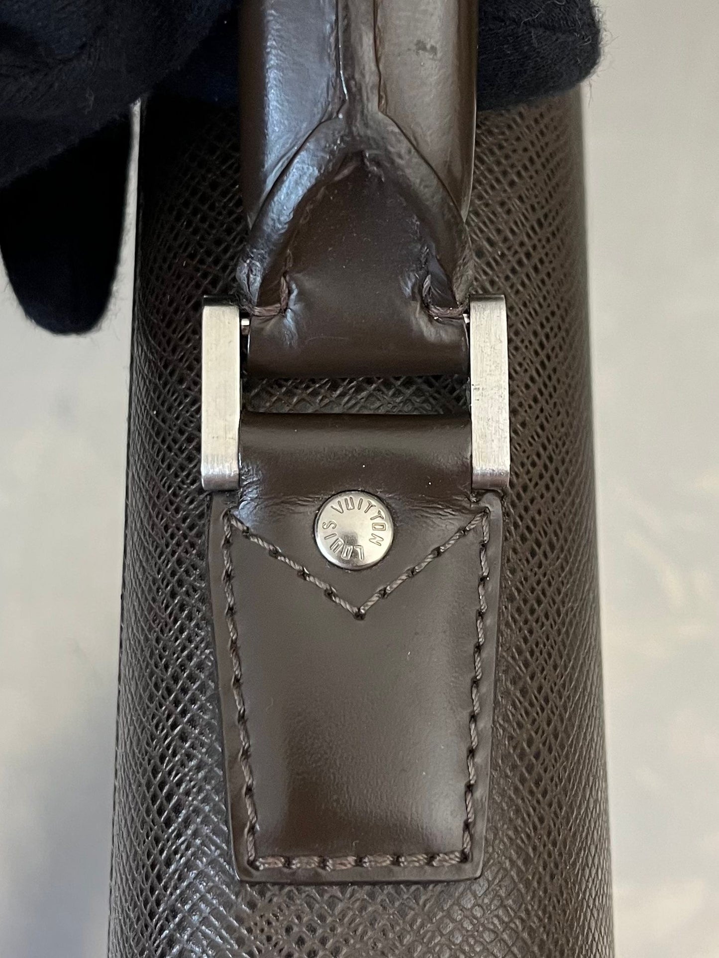 Louis Vuitton Laguito Taiga