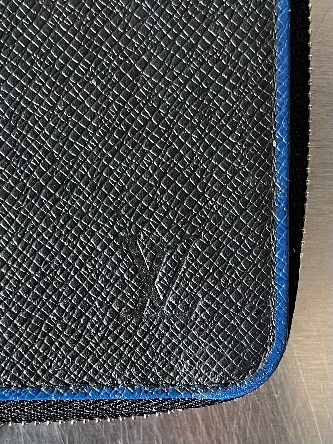 Louis Vuitton Zippy Vertical Taiga