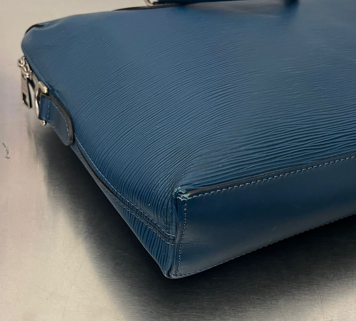 Louis Vuitton Porte Documents Jour Epi