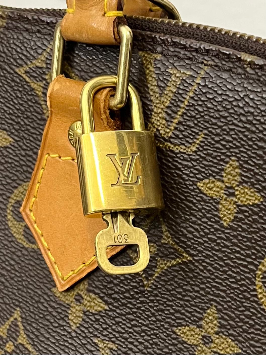 Louis Vuitton Alma PM